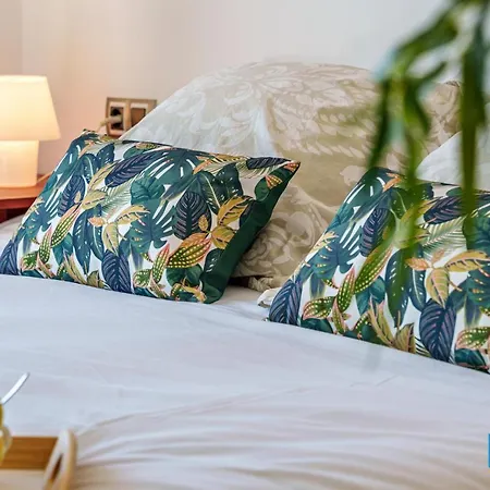 Apartment Sea Views & Parking - Soho Cozy